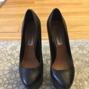 Black Steve Madden platform pumps